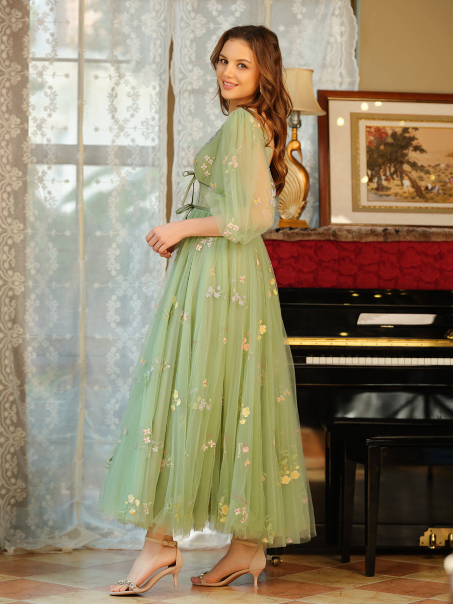 A-Line/Princess V-Neck Tulle Prom Dresses with Bowknot &amp; Embroidery