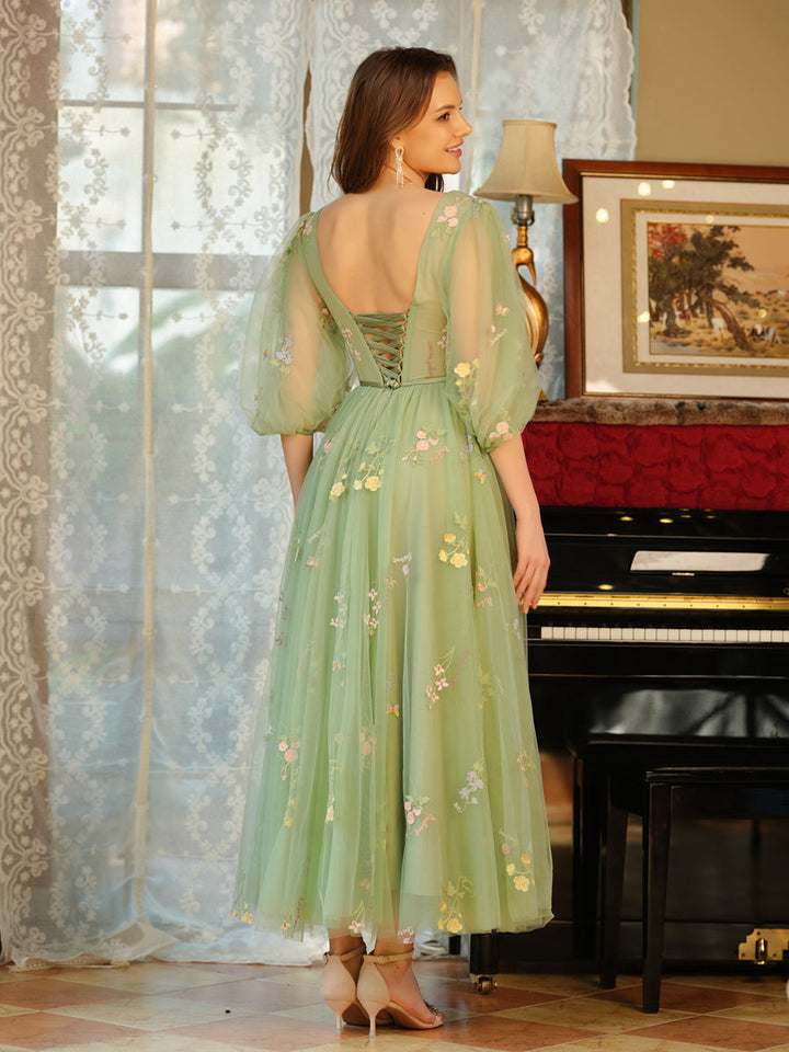A-Line/Princess V-Neck Tulle Prom Dresses with Bowknot &amp; Embroidery