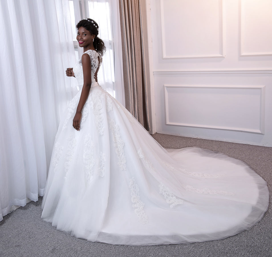 V-Neck Sleeveless Tulle Ball Gown Wedding Dresses with Belt &amp; Appliques
