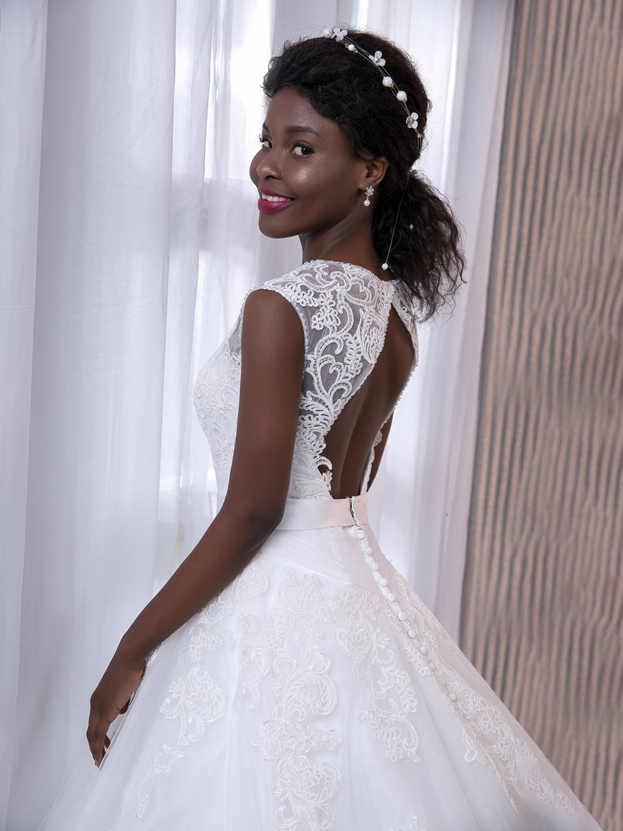 V-Neck Sleeveless Tulle Ball Gown Wedding Dresses with Belt &amp; Appliques