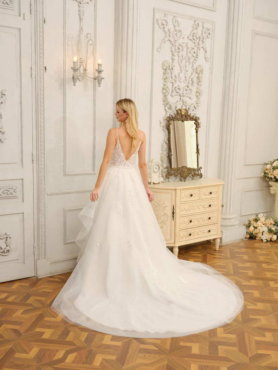 Spaghetti Straps V-Neck Sleeveless Long Wedding Dresses with Appliques &amp; Beading