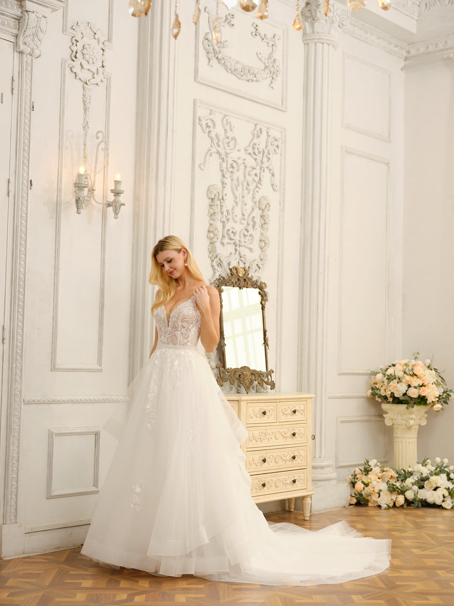Spaghetti Straps V-Neck Sleeveless Long Wedding Dresses with Appliques &amp; Beading