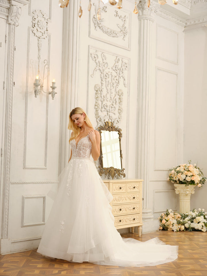 Spaghetti Straps V-Neck Sleeveless Long Wedding Dresses with Appliques &amp; Beading